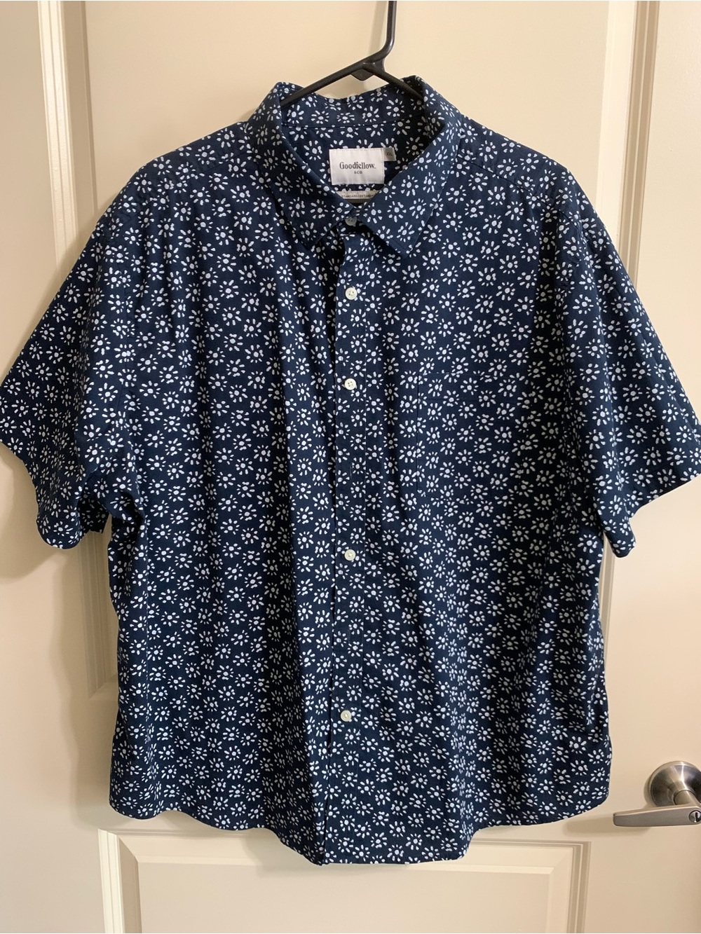 Goodfellow & Co Navy Blue Short-Sleeve Button-Down with White Floral Print